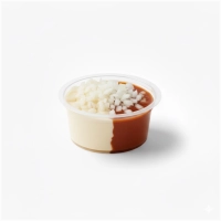Volle en romige mayonaise gemengd met zachtzoete en pittige currysaus, rijkelijk afgemaakt met fijngesnipperde uitjes (Oliehoorn, 50 mL bakje).